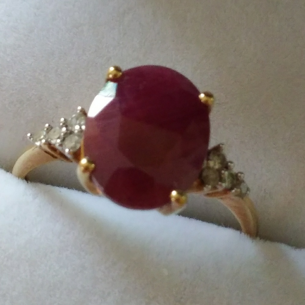 Yellow gold ring 10k with Ruby.